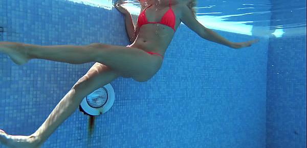  Very hot Russian pornstar by the pool Mary Kalisy